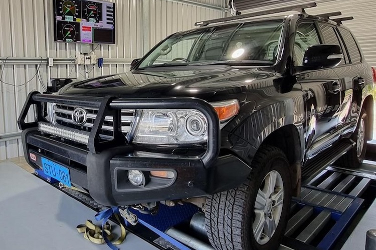 Custom dyno run being performed on a 200 series Land Cruiser