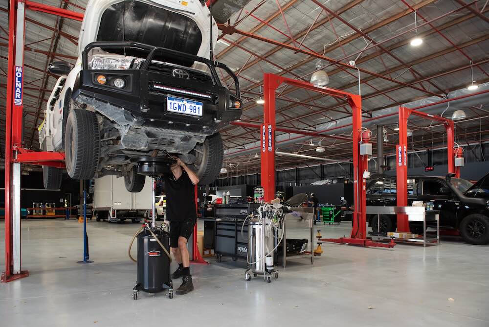 4x4 mechanic doing a mechanical inspection